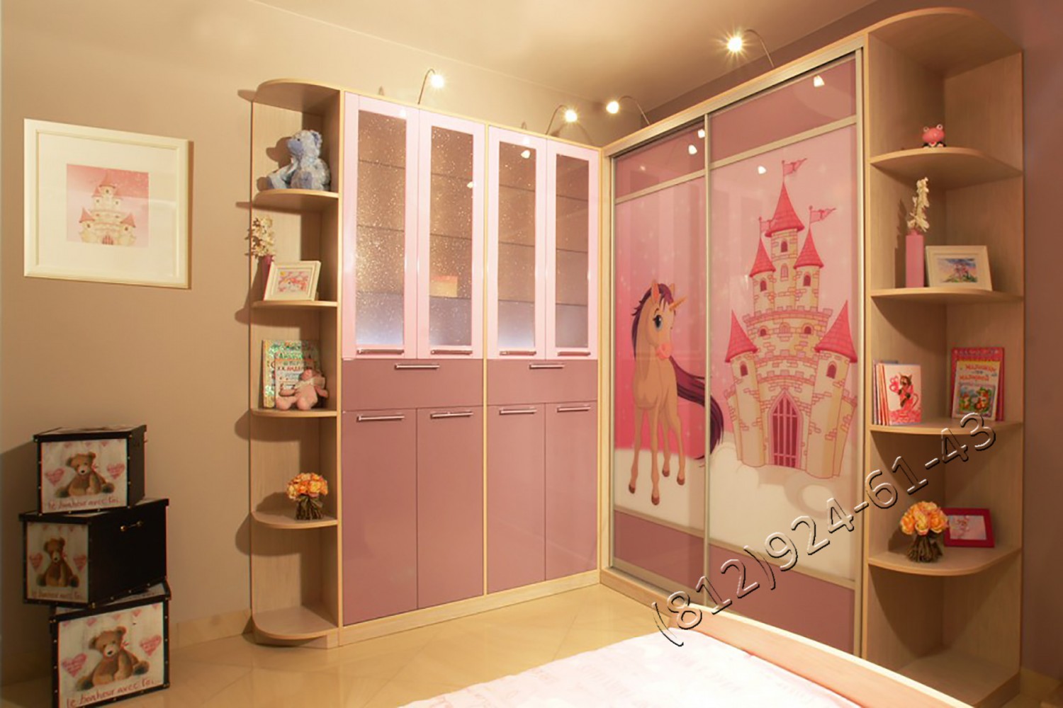 шкаф для девочки в комнату с зеркалом